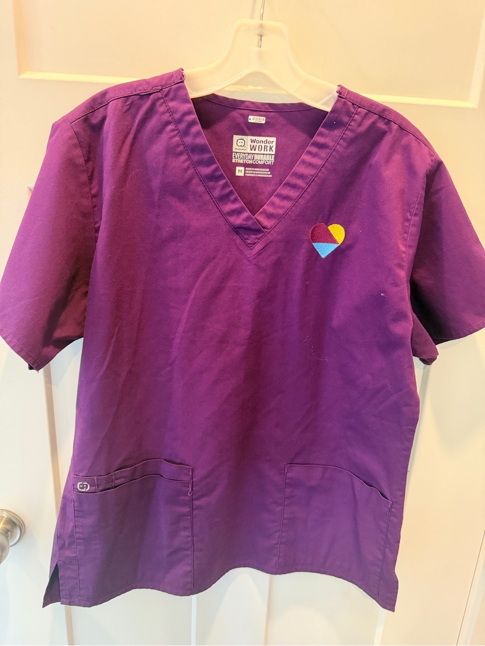 WonderWink WonderWORK Purple Scrub Top Medium V Neck Pockets Heart Logo